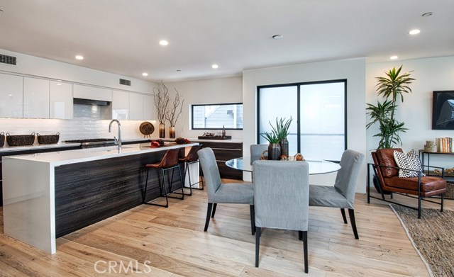 1045 W Balboa
