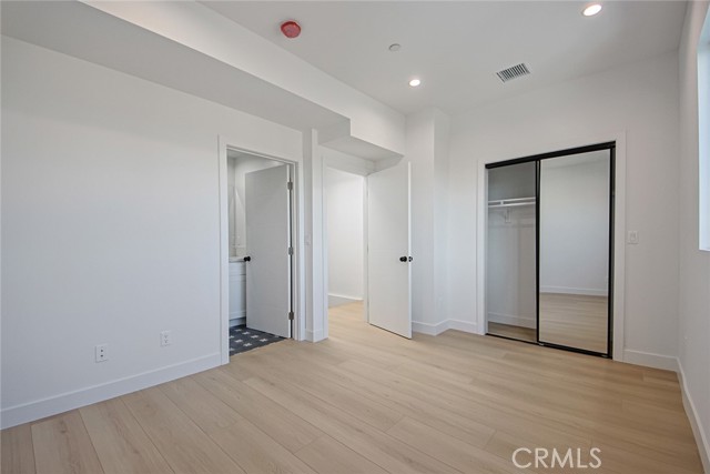 2402 S Cochran Avenue, Los Angeles CA: https://media.crmls.org/medias/6417727c-ff24-42be-9954-577baf74eb6d.jpg
