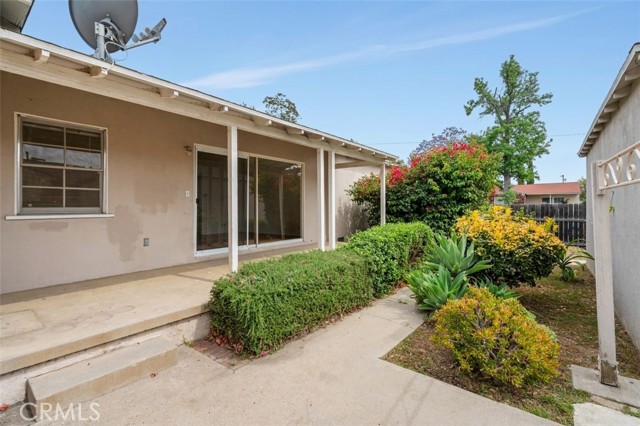 9933 Norwich Avenue, Mission Hills (San Fernando) CA: https://media.crmls.org/medias/64177ff4-d8d4-4ccb-957d-cacfe1870dc4.jpg