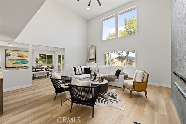 Detail Gallery Image 7 of 39 For 329 E Lago Lindo Rd, Palmdale,  CA 93550 - 3 Beds | 4 Baths