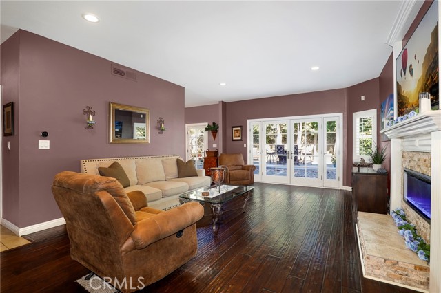 Detail Gallery Image 15 of 49 For 6226 Mammoth Ave, Van Nuys,  CA 91401 - 4 Beds | 3/1 Baths