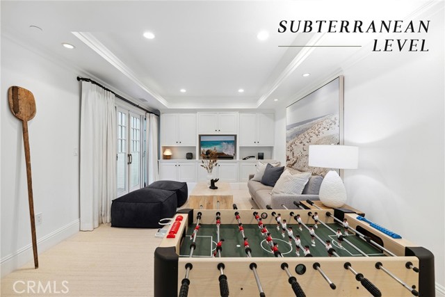 215 Marigold Avenue, Corona del Mar CA: https://media.crmls.org/medias/64185172-7d74-44fd-a171-8121fae17b49.jpg