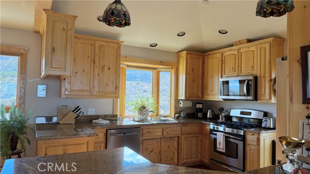 Detail Gallery Image 19 of 68 For 275 Canyon, Pinon Hills,  CA 92371 - 3 Beds | 2/1 Baths
