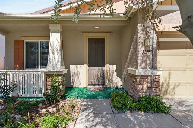 Detail Gallery Image 3 of 33 For 32795 Santa Cruz, Lake Elsinore,  CA 92530 - 3 Beds | 2 Baths