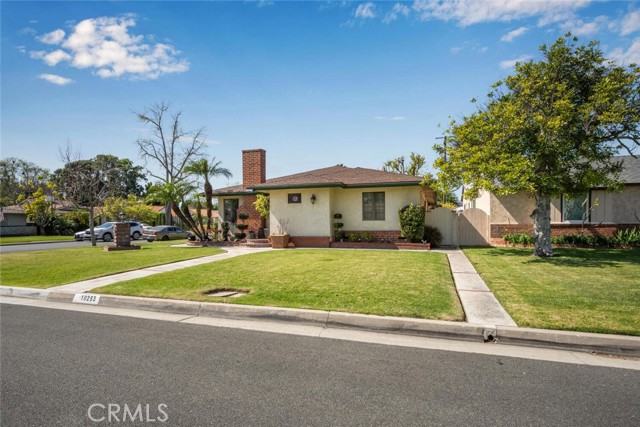 Detail Gallery Image 3 of 55 For 10253 Hopeland, Downey,  CA 90241 - 3 Beds | 2/1 Baths