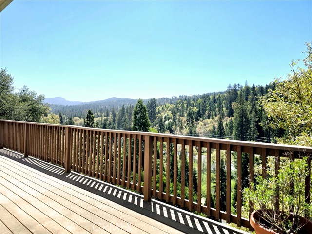 Detail Gallery Image 13 of 18 For 22337 Briarwood, Crestline,  CA 92325 - 4 Beds | 2/1 Baths