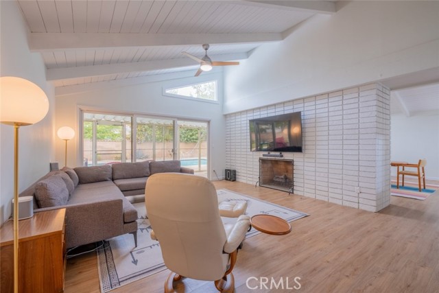 Detail Gallery Image 2 of 32 For 23100 Mulholland Dr, Woodland Hills,  CA 91364 - 4 Beds | 2 Baths