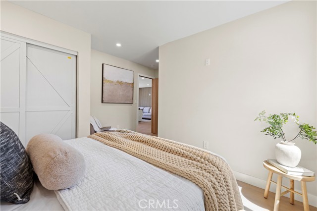 23701 Sylvan Street, Woodland Hills CA: https://media.crmls.org/medias/641b1e62-a8af-4b4b-905e-bb74ded8207d.jpg