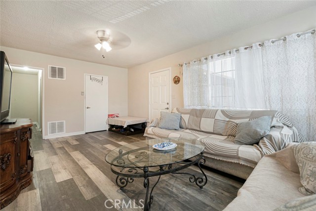 6923 Ben Avenue, North Hollywood CA: https://media.crmls.org/medias/641b2e38-249e-4db3-9e1c-51c98f2ff02e.jpg