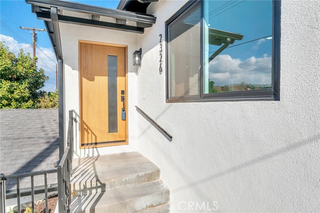 Detail Gallery Image 2 of 33 For 2326 Thelma Ave, Los Angeles,  CA 90032 - 3 Beds | 2 Baths