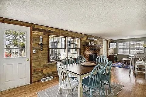 https://media.crmls.org/medias/641c3b81-b8b4-4c88-87c1-3d7333b57658.jpg?preset=X-Large