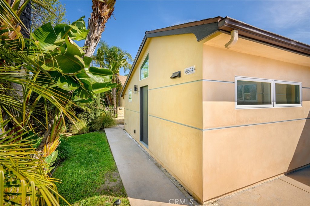 6864 Babcock Avenue