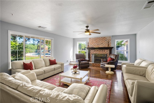 Detail Gallery Image 10 of 32 For 3646 Harbor, Merced,  CA 95340 - 4 Beds | 2/1 Baths