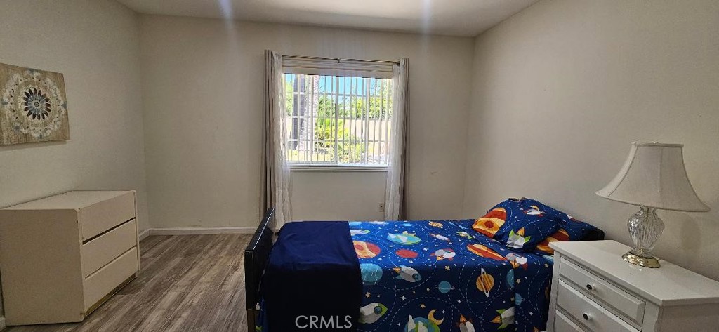 https://media.crmls.org/medias/64202a13-d757-4898-9d35-a000dd8d6187.jpg?preset=X-Large