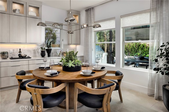 Detail Gallery Image 4 of 8 For 208 Stage, Irvine,  CA 92618 - 5 Beds | 5 Baths