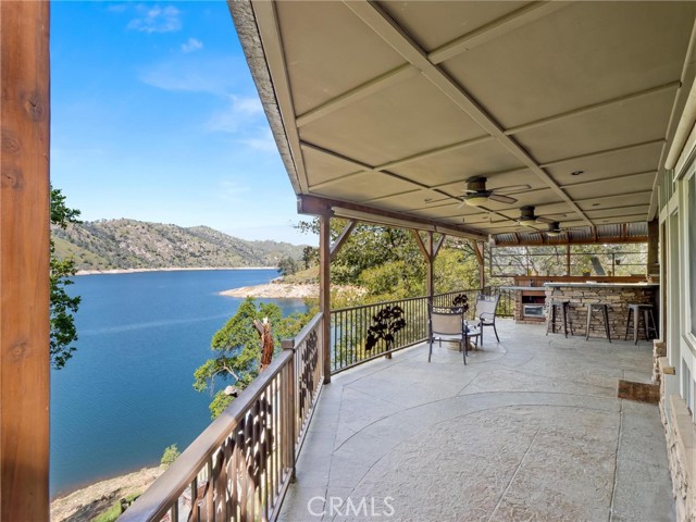 Detail Gallery Image 10 of 75 For 27459 Sky Harbour, Friant,  CA 93626 - 5 Beds | 2/1 Baths