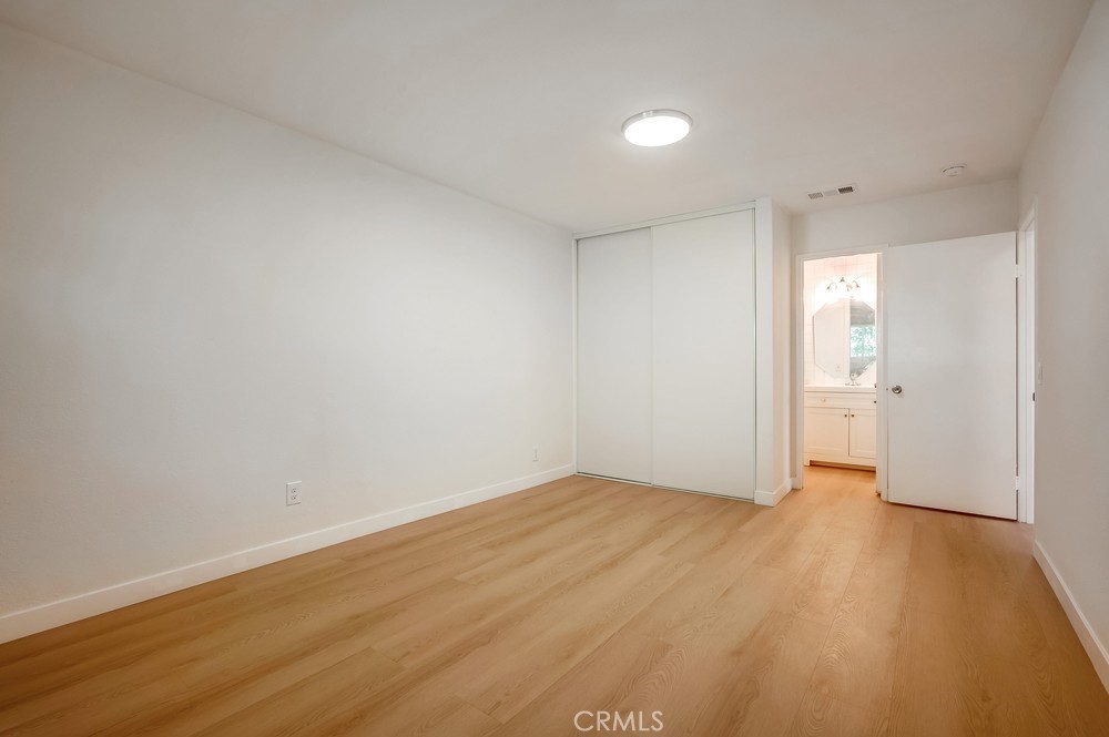 https://media.crmls.org/medias/642142d5-c7f1-40ec-a2f7-c0304f1beea3.jpg?preset=X-Large