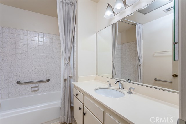 Detail Gallery Image 24 of 39 For 6849 Whitaker Ave, Lake Balboa,  CA 91406 - 3 Beds | 2 Baths