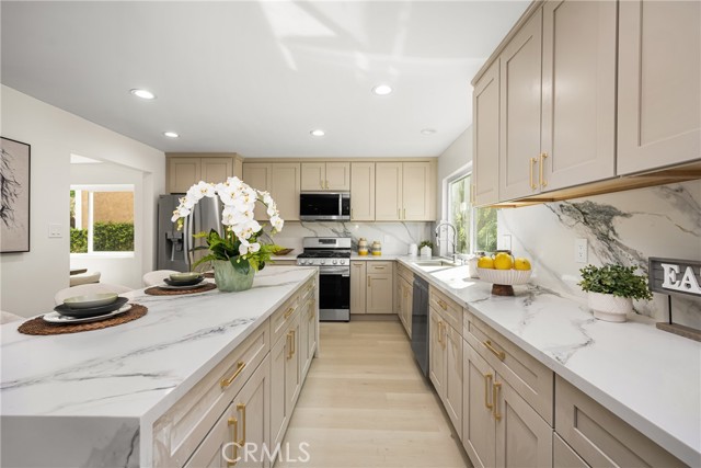23652 Algiers Street, Mission Viejo CA: https://media.crmls.org/medias/6421e92f-2a74-4772-9c11-4478e90b5fef.jpg
