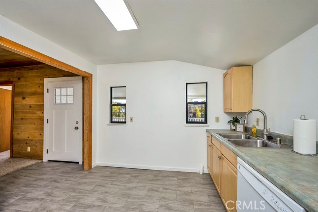 Detail Gallery Image 6 of 20 For 12940 1st, Clearlake Oaks,  CA 95423 - 2 Beds | 2 Baths