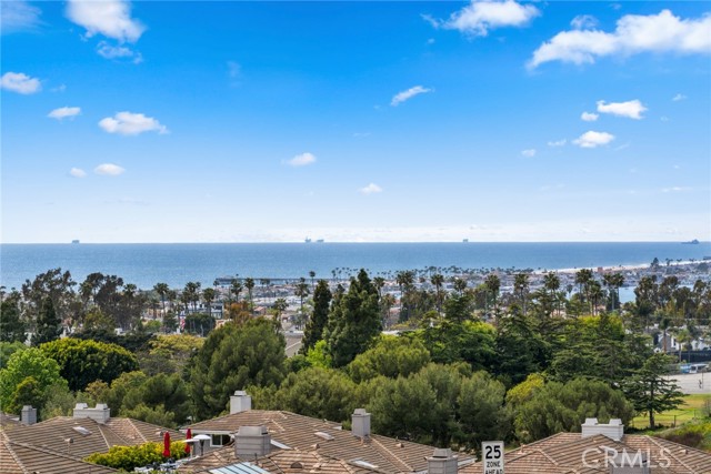 935 Tiller Way, Corona del Mar CA: https://media.crmls.org/medias/6423251a-f336-4f11-bb54-026d5269ee12.jpg