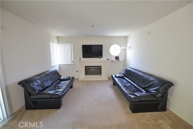 Detail Gallery Image 10 of 31 For 13440 Banning St, Fontana,  CA 92336 - 3 Beds | 2/1 Baths