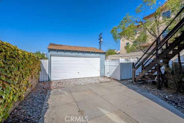 709 N Howard Street, Glendale CA: https://media.crmls.org/medias/64236ff3-d7d0-453d-a5e0-7c151003b4c1.jpg