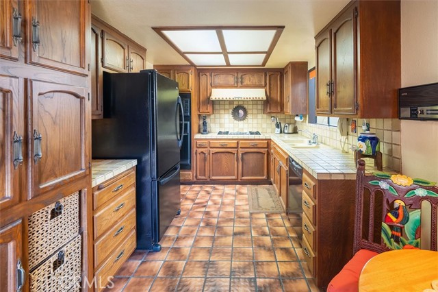 537 3rd Street, Manhattan Beach CA: https://media.crmls.org/medias/6423af94-858d-4bdc-b088-79b0b5db018d.jpg