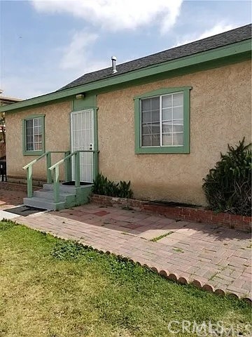2430 Atlantic Avenue, Long Beach CA: https://media.crmls.org/medias/6423f91e-9d36-4c8b-8911-00f311e064aa.jpg