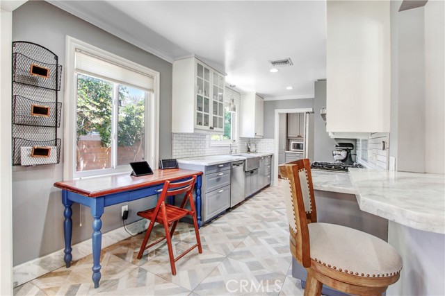 6663 Sale Avenue photo 6