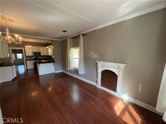 Detail Gallery Image 2 of 14 For 4073 Cedar St, Riverside,  CA 92501 - 4 Beds | 2/1 Baths
