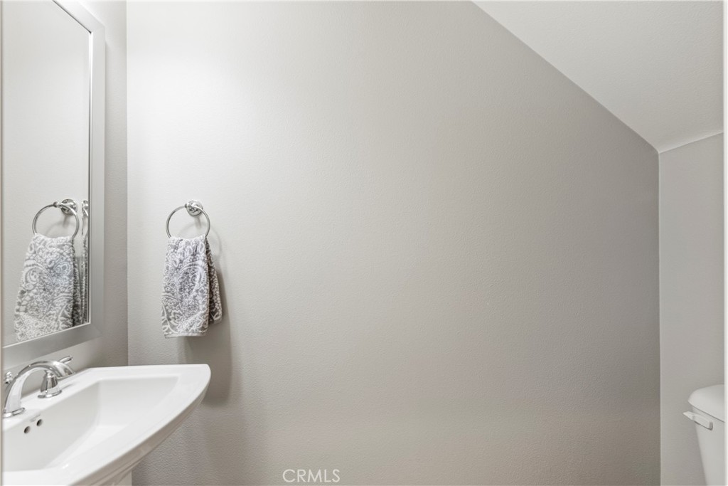 https://media.crmls.org/medias/6424a21f-6a64-40c4-a443-b23f2f3165ea.jpg?preset=X-Large
