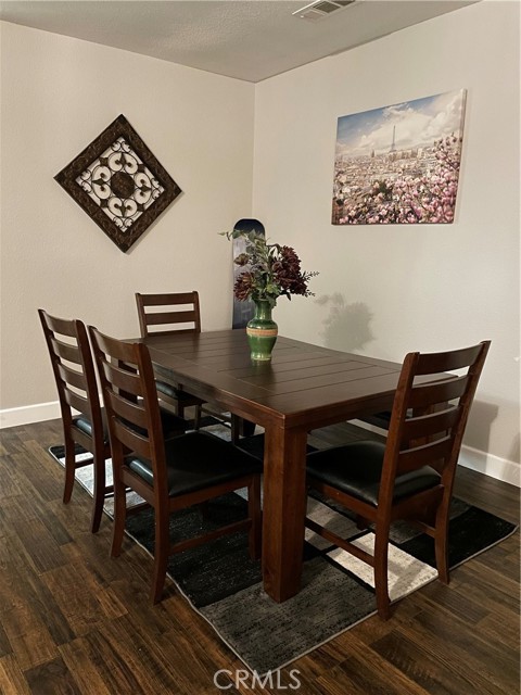 Detail Gallery Image 8 of 22 For 612 W Packwood, Visalia,  CA 93277 - 5 Beds | 3/1 Baths