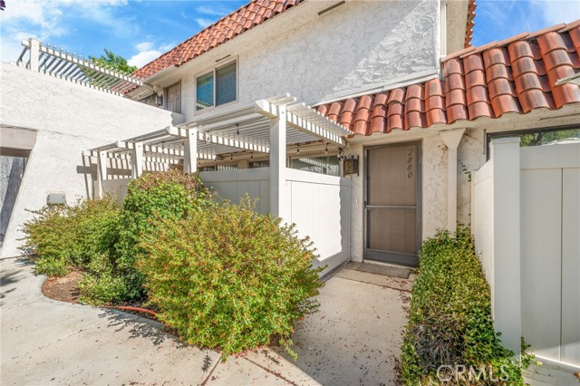 2880 Instone Court photo 1