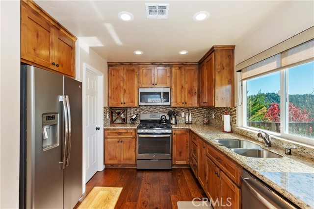 Detail Gallery Image 15 of 49 For 26660 Merced Ln, Lake Arrowhead,  CA 92352 - 3 Beds | 2/1 Baths