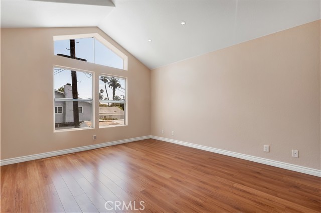 Detail Gallery Image 14 of 38 For 19017 Gault St #103,  Reseda,  CA 91335 - 3 Beds | 3 Baths