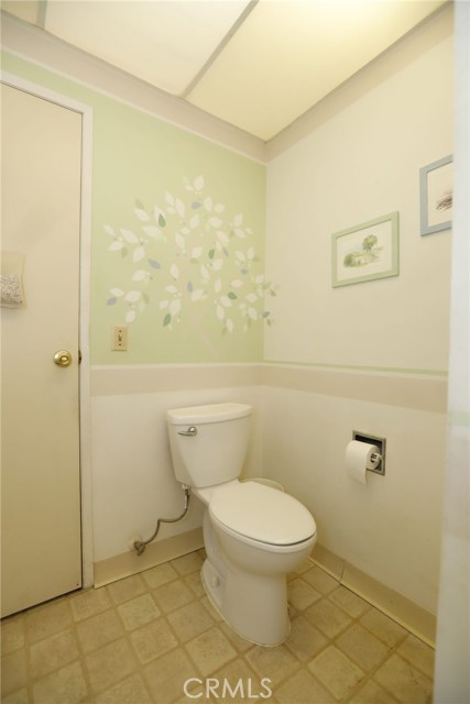 13006 Jefferson Avenue, Hawthorne CA: https://media.crmls.org/medias/64269915-86dd-46ed-8c00-ac93b40ccece.jpg