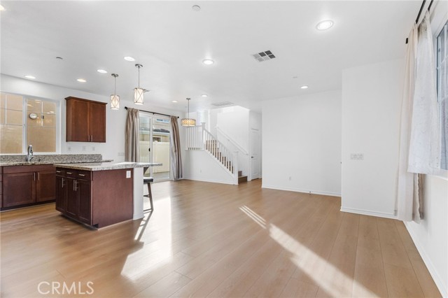 Detail Gallery Image 10 of 35 For 22756 Meyler St, Torrance,  CA 90502 - 5 Beds | 3 Baths