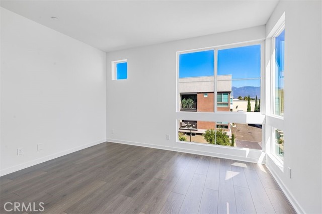 Detail Gallery Image 11 of 22 For 980 N Tangent Privado #305,  Ontario,  CA 91764 - 3 Beds | 2 Baths