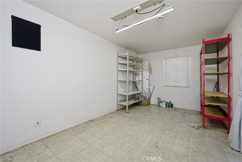 https://media.crmls.org/medias/6427f4a1-8ad8-40f7-9ffe-437cc39311b5.jpg?preset=X-Large