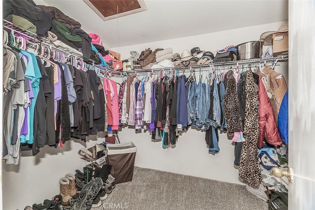 https://media.crmls.org/medias/6428b6b4-46b0-48f3-9e63-899fc989eda3.jpg?preset=X-Large
