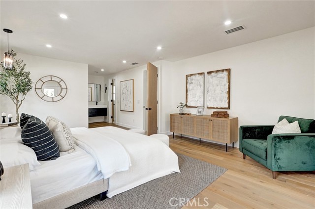 Detail Gallery Image 22 of 49 For 6852 6854 Atoll Avenue, North Hollywood,  CA 91605 - 4 Beds | 4 Baths