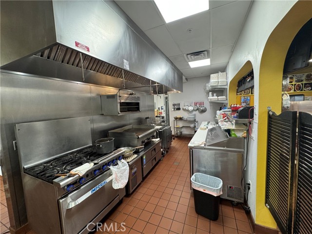9670 Magnolia Avenue, Riverside CA: https://media.crmls.org/medias/6428ce68-3caa-4146-a54e-cab800e940df.jpg
