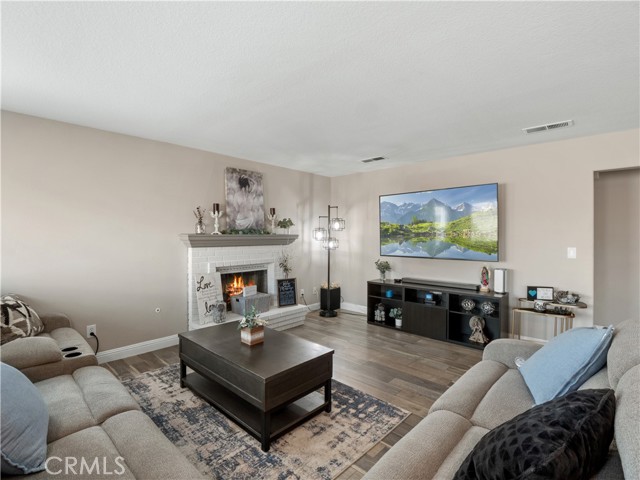 Detail Gallery Image 18 of 42 For 38948 Glenwood, Palmdale,  CA 93551 - 4 Beds | 3 Baths