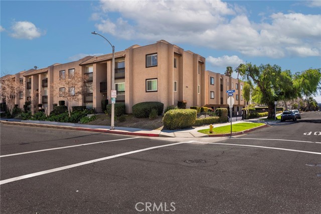 Detail Gallery Image 1 of 1 For 830 N Dalton Ave #201,  Azusa,  CA 91702 - 2 Beds | 2 Baths