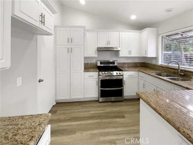 Detail Gallery Image 6 of 18 For 22455 Kinross Ln, Moreno Valley,  CA 92557 - 3 Beds | 2 Baths