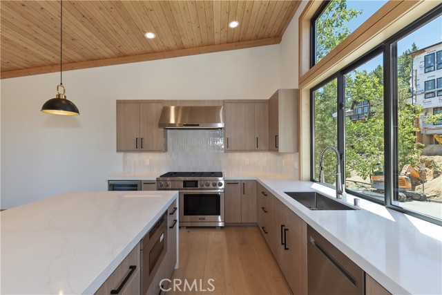 40564 Ironwood Road, Big Bear Lake CA: https://media.crmls.org/medias/642a6d28-5975-4e49-8707-a532b06a638f.jpg