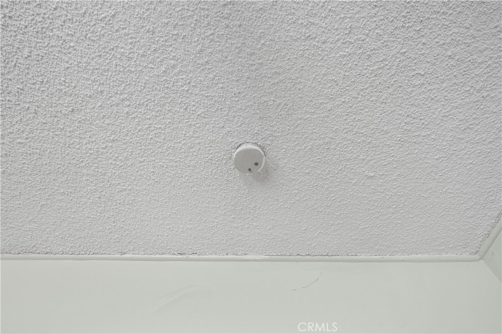 https://media.crmls.org/medias/642b1b51-af75-4791-be5d-47b35298d4d2.jpg?preset=X-Large