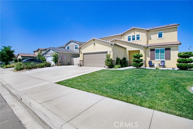 Detail Gallery Image 2 of 39 For 1212 Venice Ave, Mentone,  CA 92359 - 4 Beds | 3 Baths