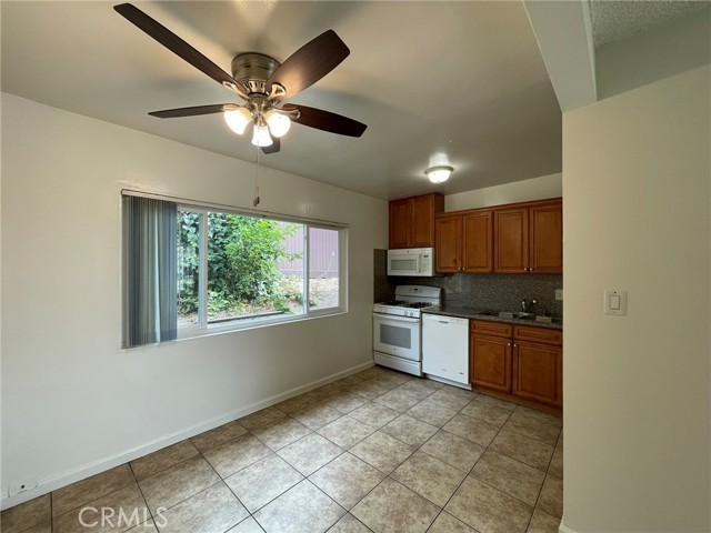 Detail Gallery Image 9 of 21 For 701 Adlena Dr #7,  Fullerton,  CA 92833 - 2 Beds | 1 Baths